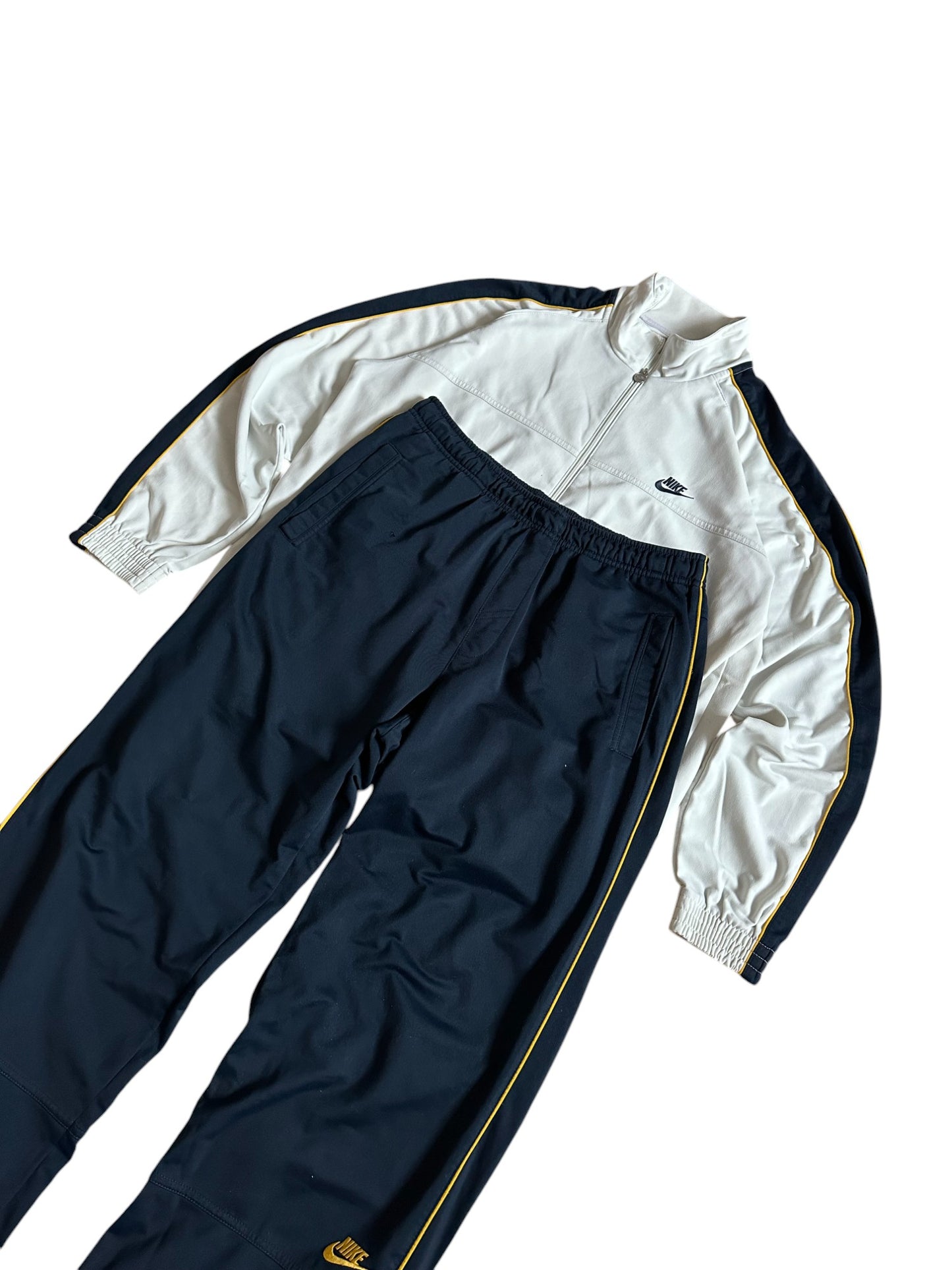 nike tracksuit (xl)