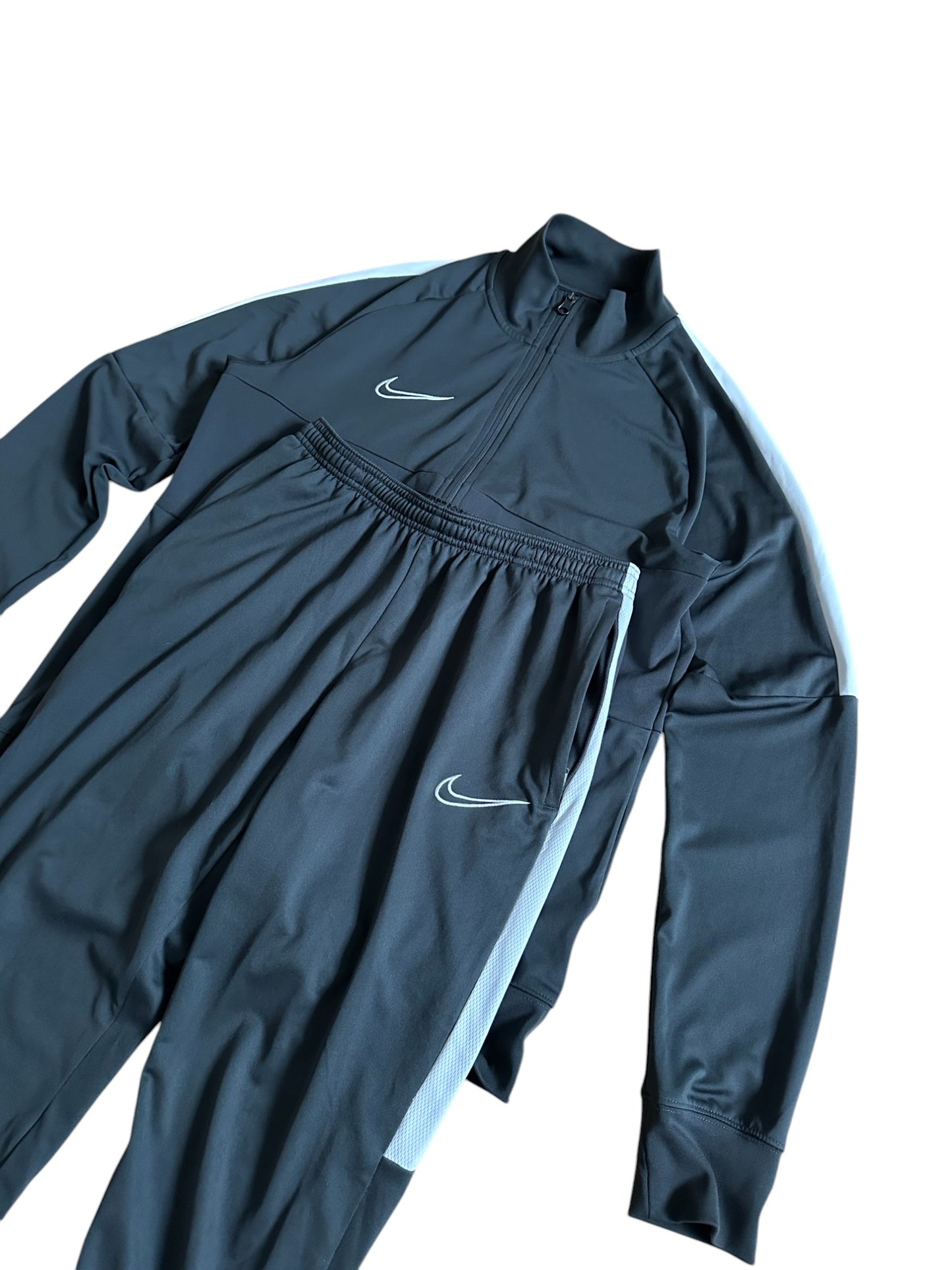 nike tracksuit (s)