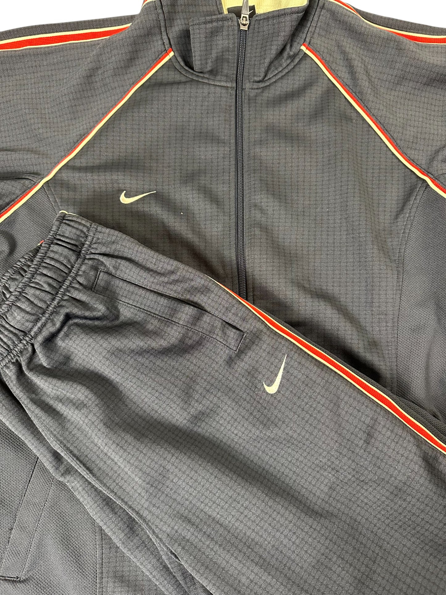 nike tracksuit (m)