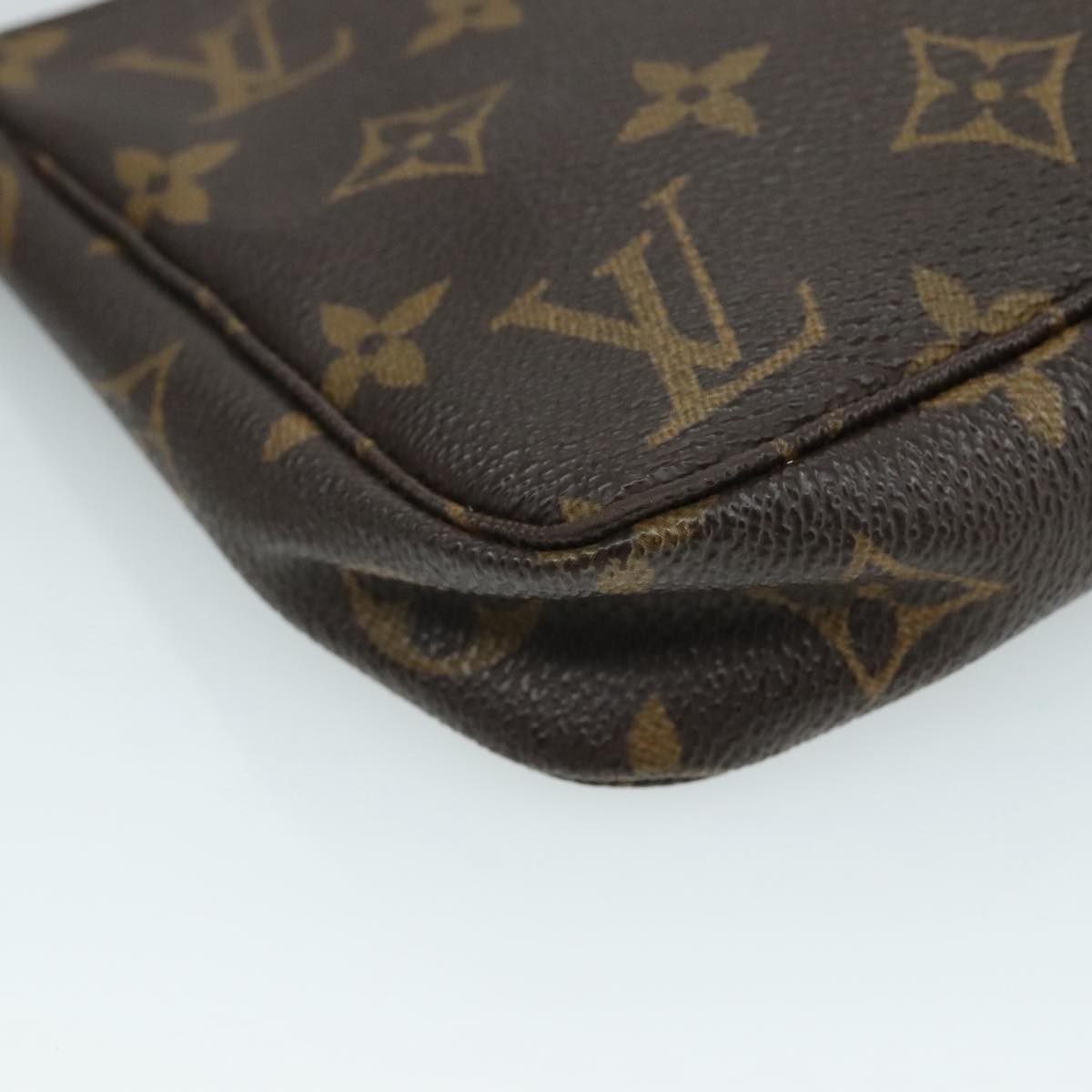 louis vuitton monogram pochette