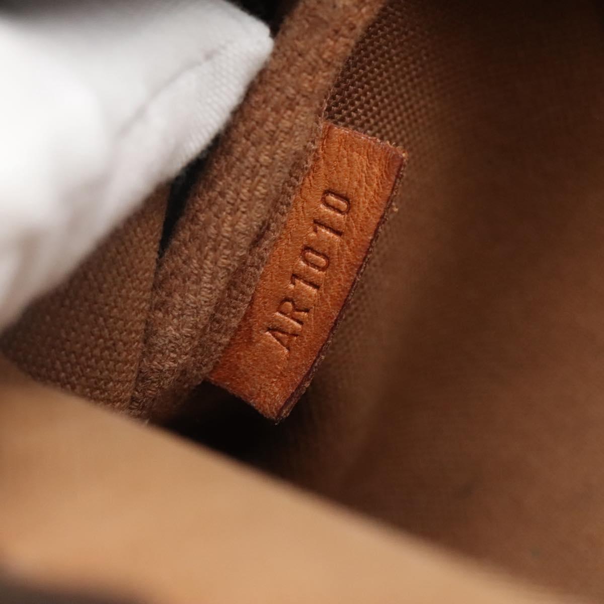 louis vuitton monogram pochette